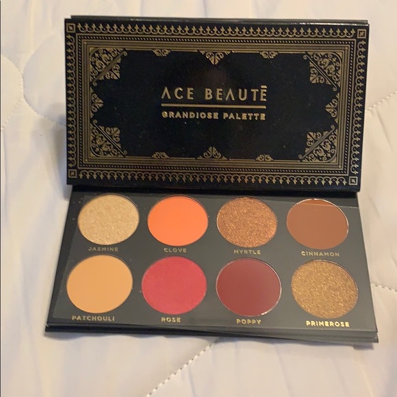 Makeup - Picture 1 of 1